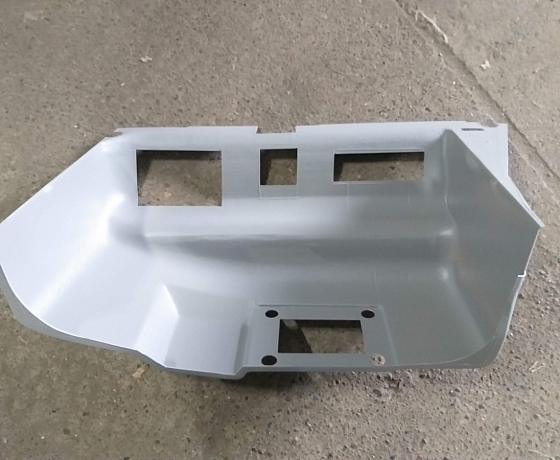 Панель под щитком приборов